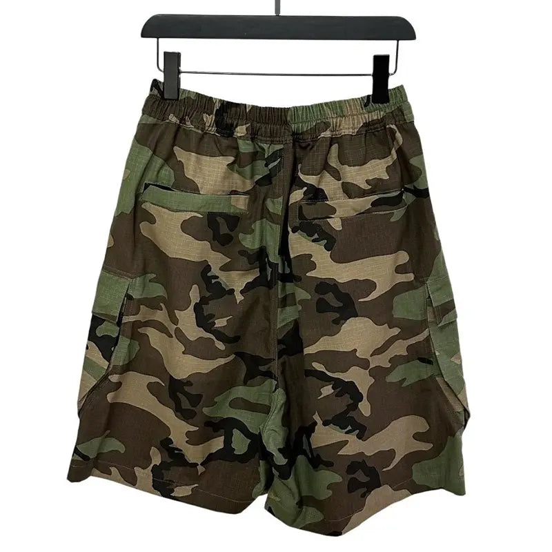 New summer men’s shorts featuring a camouflage drawstring design, zipper closure, and studded accents; street-style retro men’s shorts; casual, versatile wide-leg shorts with large pockets. #fathersdaygift #SummerWins