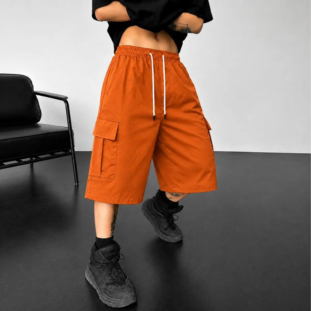 Men’s summer versatile casual cargo shorts with large pockets, drawstring adjustable waistband, abrasion-resistant surface; suitable for work, daily commuting, home leisure, and outdoor sports.