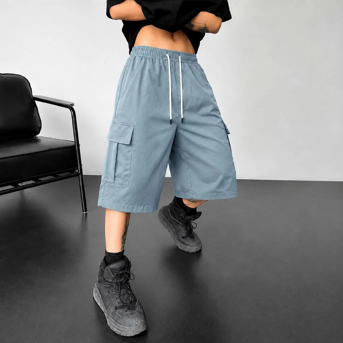 Men’s summer versatile casual cargo shorts with large pockets, drawstring adjustable waistband, abrasion-resistant surface; suitable for work, daily commuting, home leisure, and outdoor sports.