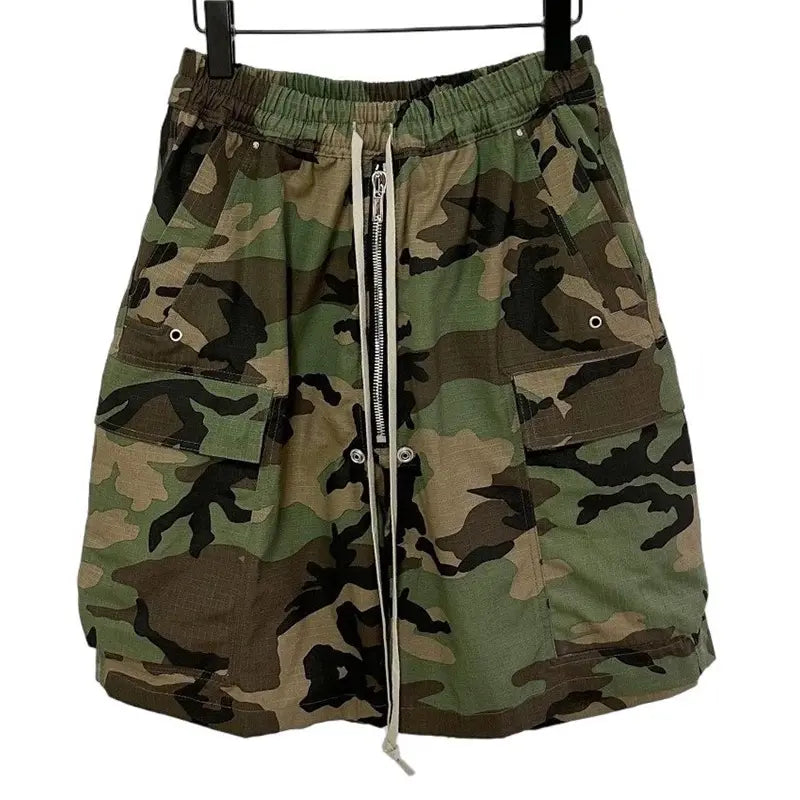 New summer men’s shorts featuring a camouflage drawstring design, zipper closure, and studded accents; street-style retro men’s shorts; casual, versatile wide-leg shorts with large pockets. #fathersdaygift #SummerWins