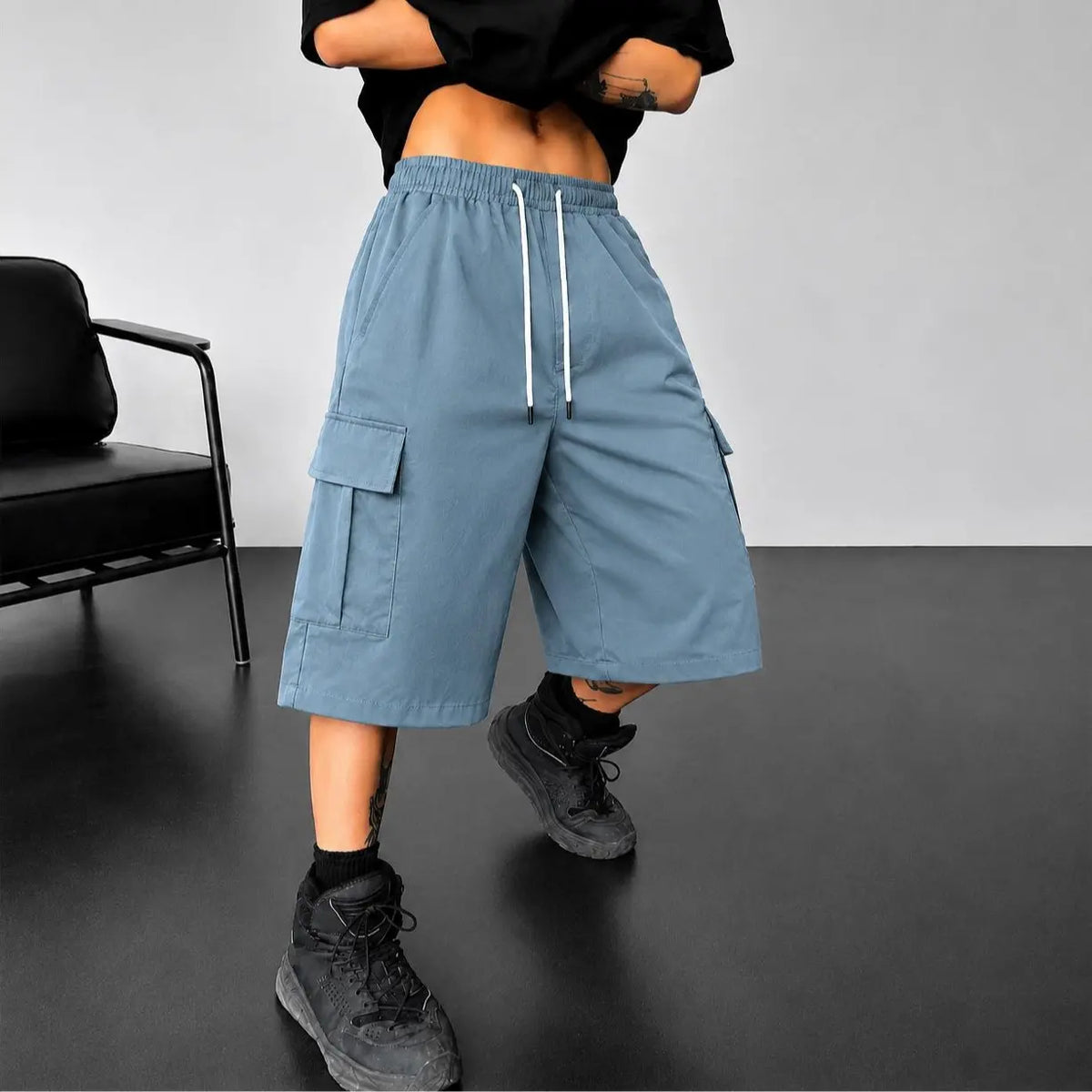 Men’s summer versatile casual cargo shorts with large pockets, drawstring adjustable waistband, abrasion-resistant surface; suitable for work, daily commuting, home leisure, and outdoor sports.